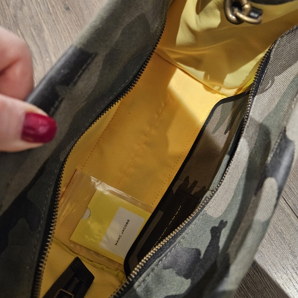 Marc Jacobs Camouflage Medium Tote Bag - Picture 4 of 7
